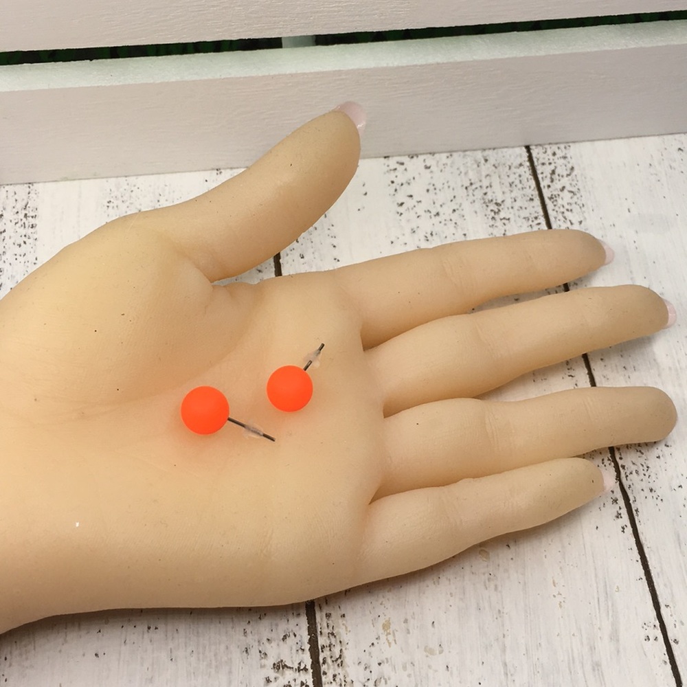 $5 QUICK SALE Orange Stud Earrings - Picture 2 of 6